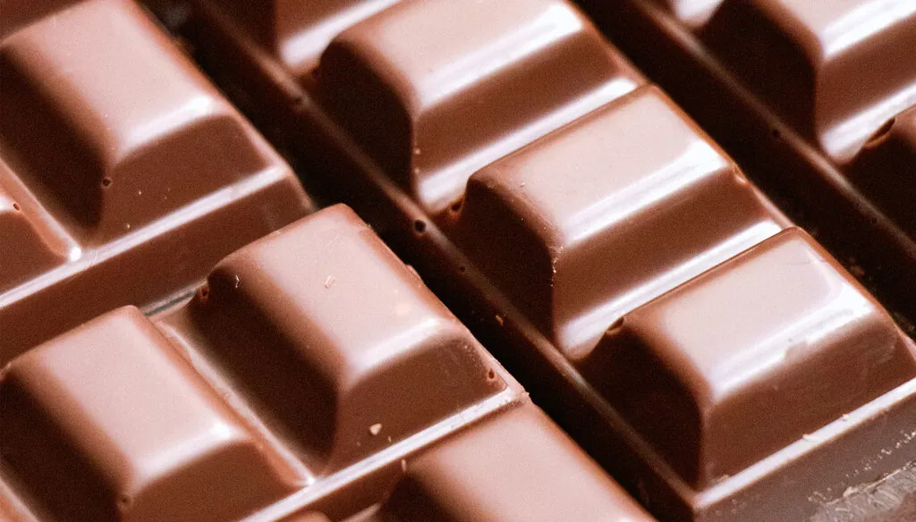 Quantidade de cacau no chocolate meio amargo é similar ao das versões ao leite e branco, aponta estudo