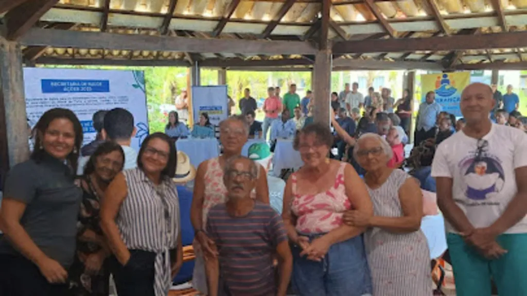 LIDERANÇAS DA VILA PARAÍSO DO ATLÂNTICO ENTREGAM DOCUMENTO DE MELHORIAS AO PREFEITO DE ILHÉUS NO FÓRUM DE LIDERANÇAS DO LITORAL NORTE DA CIDADE